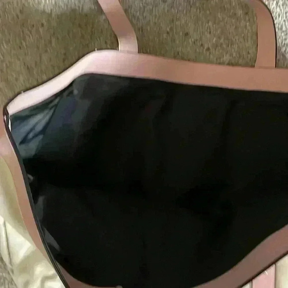 Victoria secret bag like new used once - Picture 2 of 3